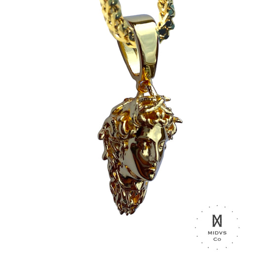 The Medusa Pendant Necklace - 18k Gold Plated